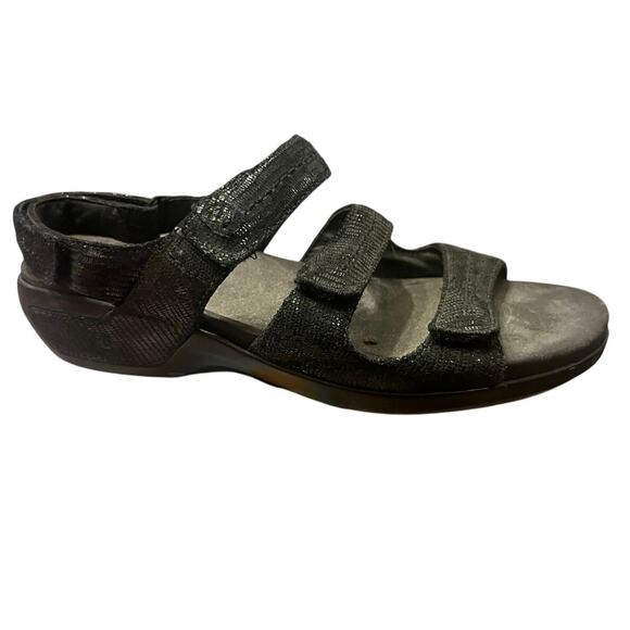 Aravon by New Balance Black Leather Sandals 10D Adjustable Comfort Walking shoe - Picture 3 of 10